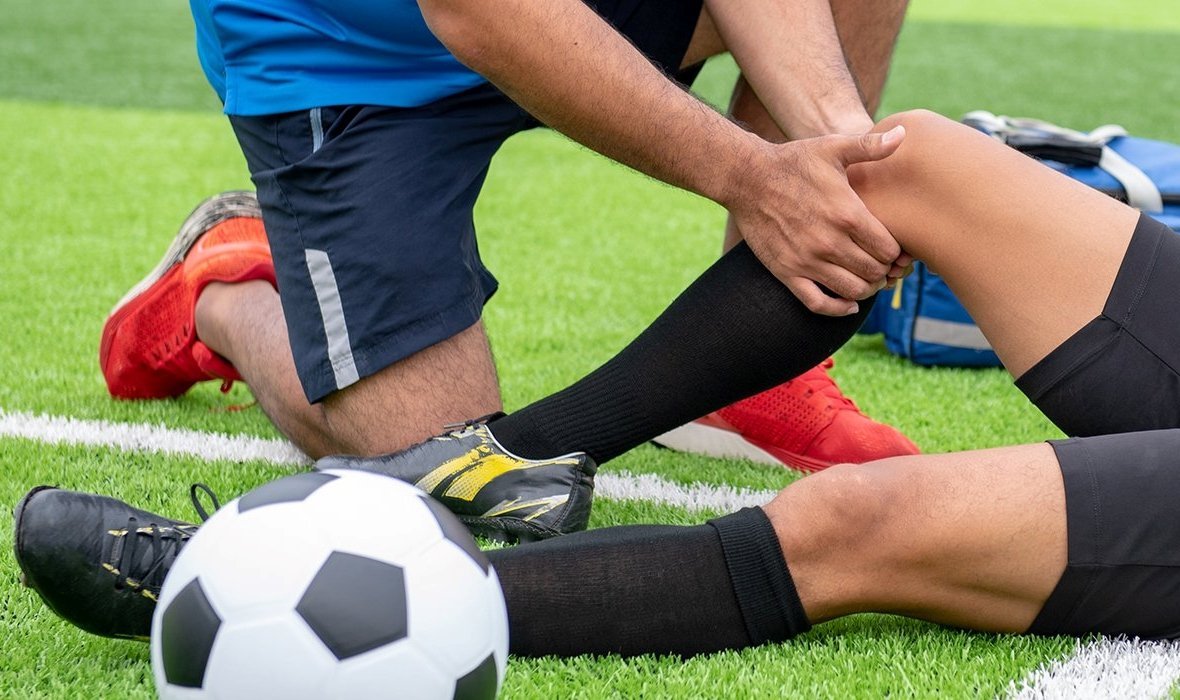 athletic trainers evaluating injury